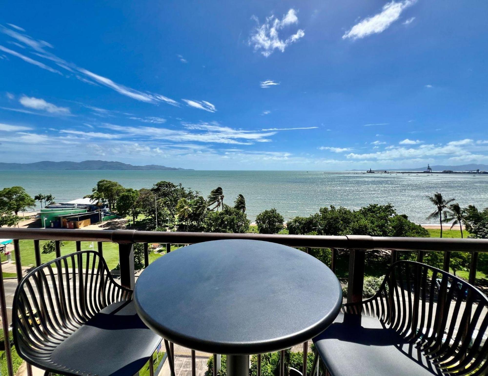 It'S All About The Views! Townsville Buitenkant foto