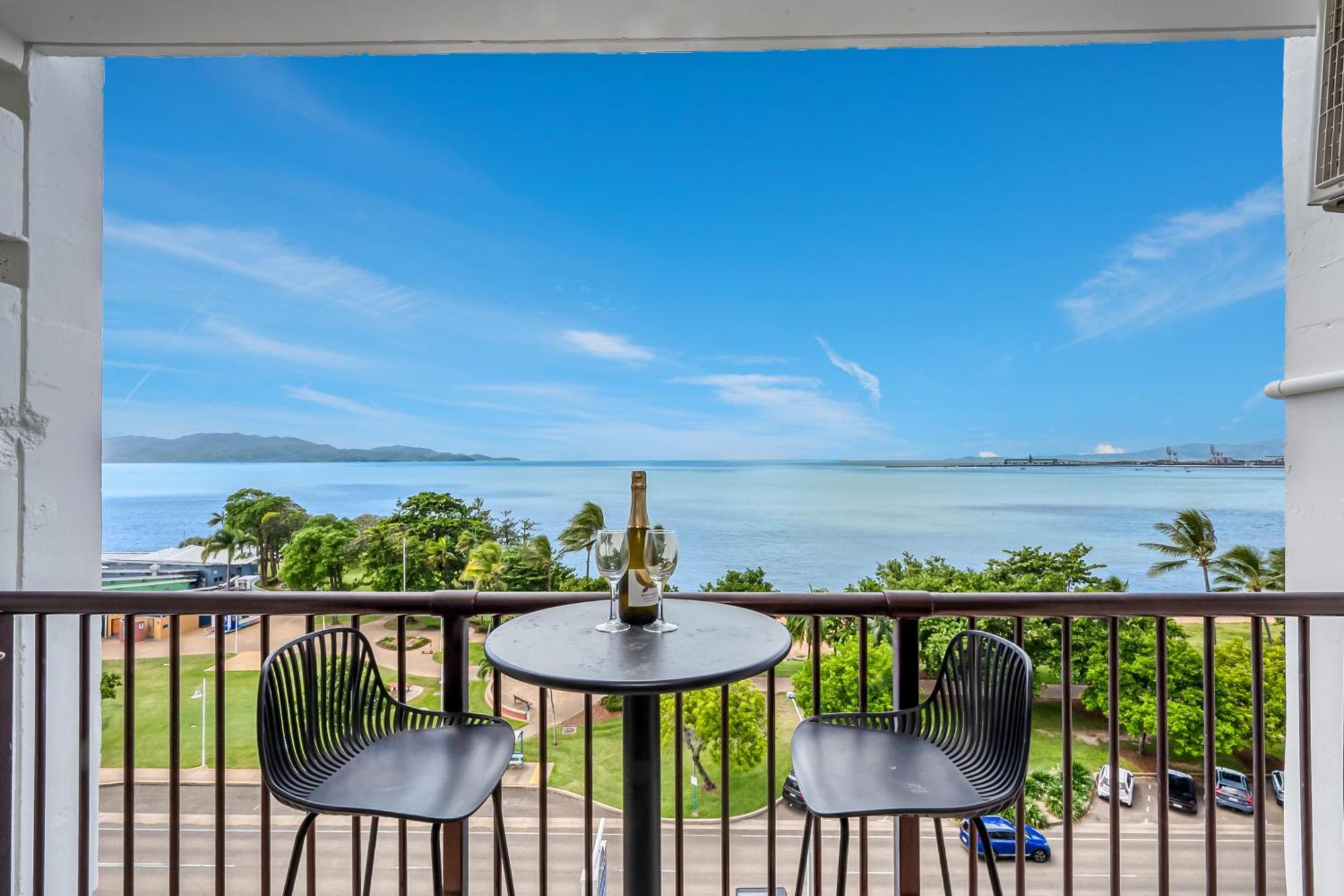 It'S All About The Views! Townsville Buitenkant foto